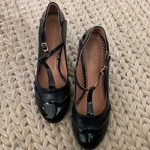 Women heel shoes in black